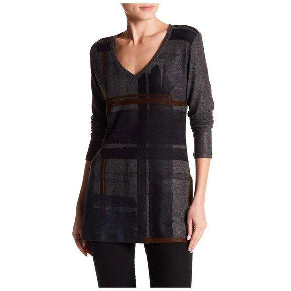 NWOT GO COUTURE Printed V-Neck Sweater - Medium - Picture 1 of 2